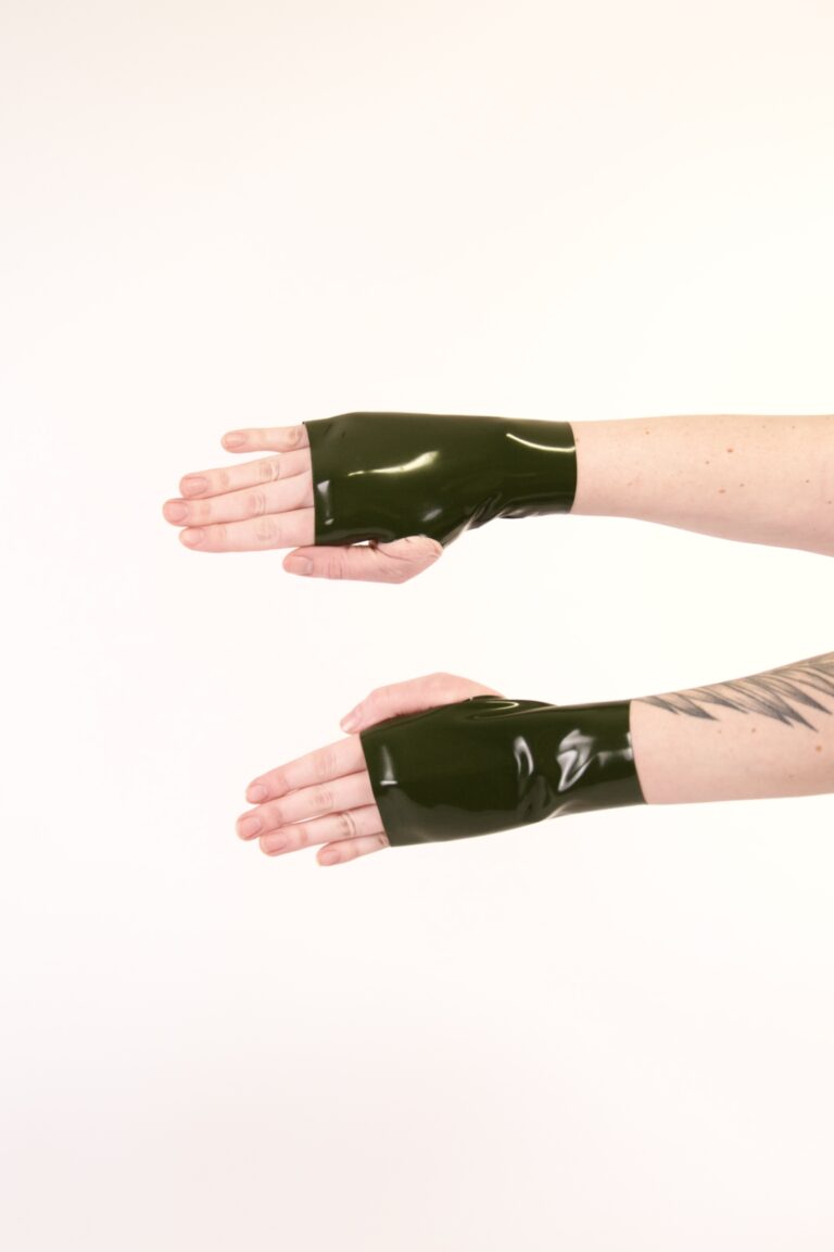 Short Latex Gloves